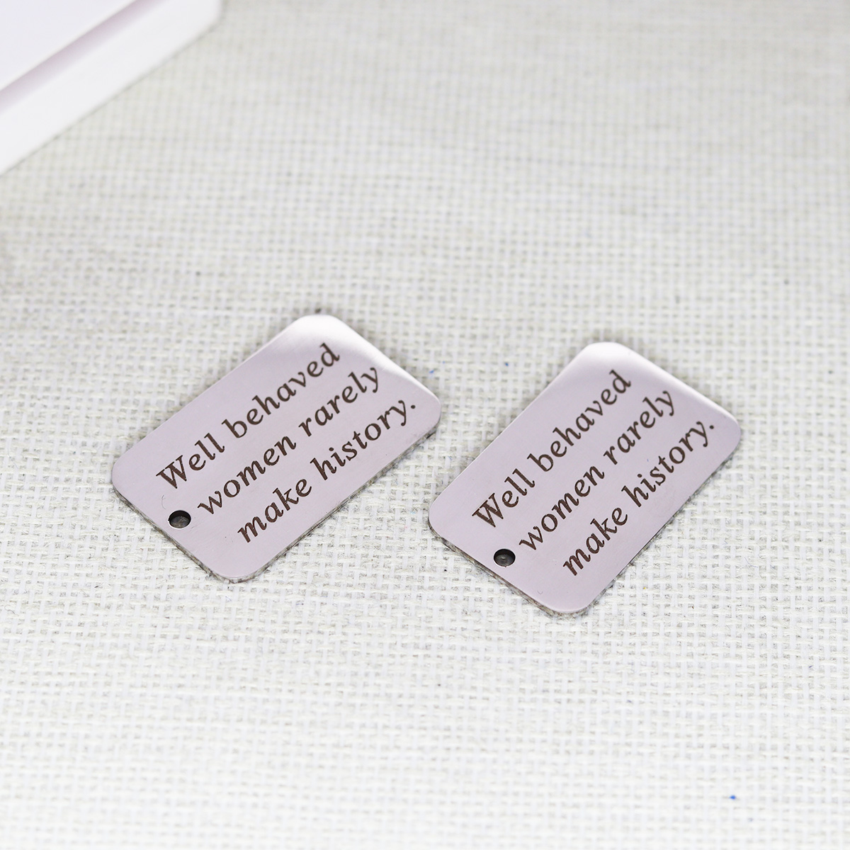 2 Stück/Lot Well Behaved Fraue – Jewelry Making History Bewertung und Preis